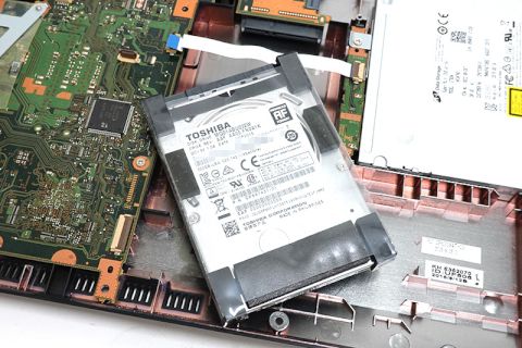 HDD搭載の富士通 LIFEBOOK A574/Kを1TB SSDに換装、大容量化/高速化で 