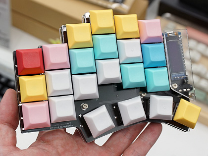 ピコピコ音”が鳴る左右分離型キーボードキット「Lunakey Mini