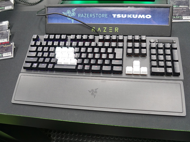 写真のモデルは「BlackWidow V3 JP - Yellow Switch（RZ03-03542300-R3J1）」