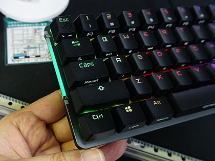 ASUS ROG FALCHION NX 赤軸65％ ワイヤレスキーボード ASUS ROG falchion NX ROG 65%ワイヤレスメカニカル英語