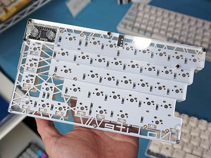 左右分割型の65%キーボード自作キット「NKNL7」が入荷 - AKIBA PC Hotline!