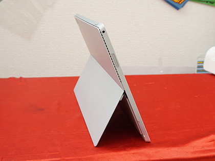 Surface Pro 3」が税込22,800円！PCコンフルで中古品セール （取材中に