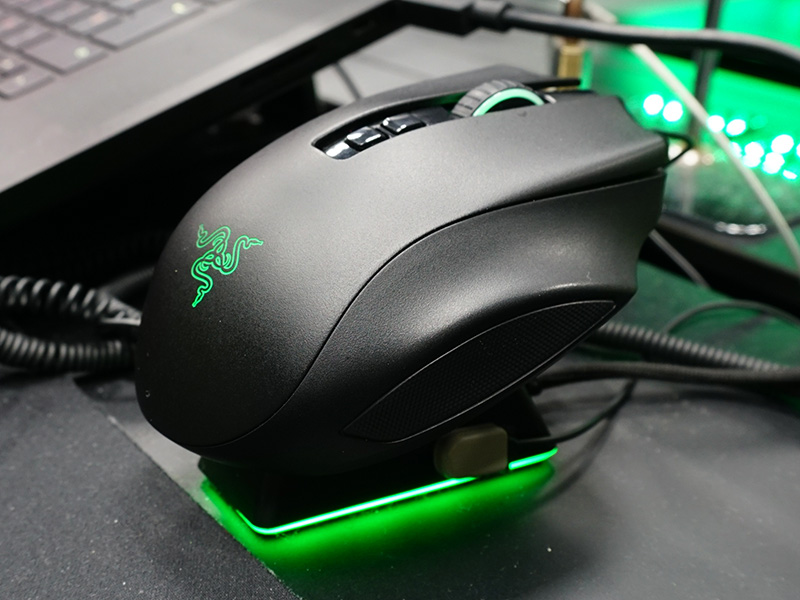 Razer Naga Pro チャージングドックバンドル