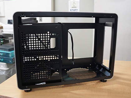 ユニボディ筐体のMini-ITXケース「G1 SE」が入荷、長さ325mmの拡張