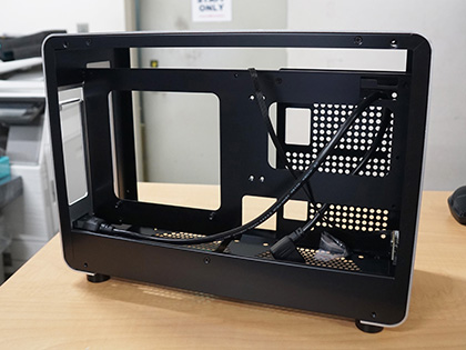 ユニボディ筐体のMini-ITXケース「G1 SE」が入荷、長さ325mmの拡張
