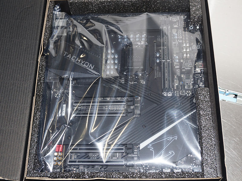 GIGABYTE「Z590 AORUS TACHYON」