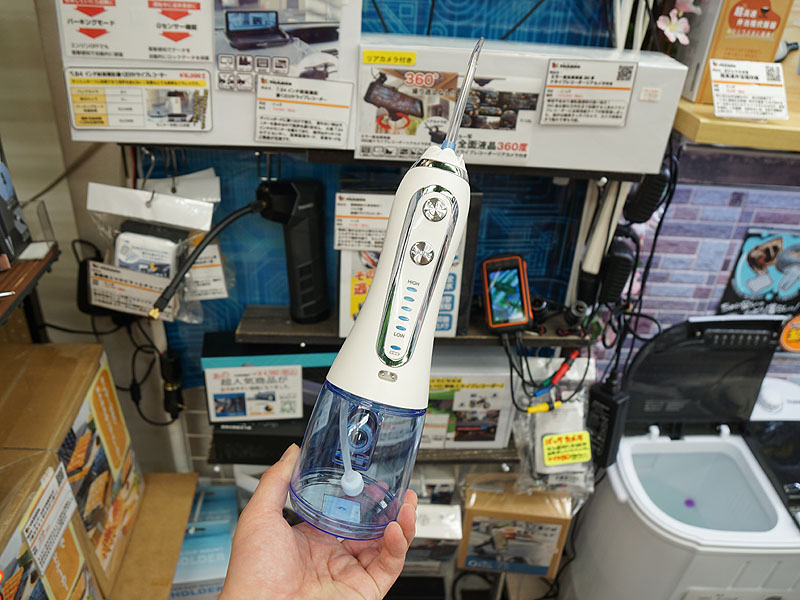 6本のノズルで口内スッキリ！USB充電口腔洗浄器