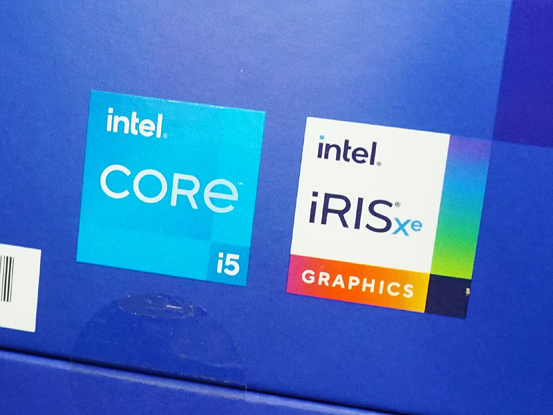 Core i5モデルはIris Xe内蔵