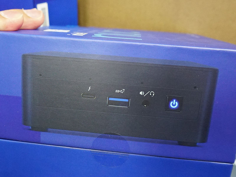 NUC11PAHi5/i3の筐体