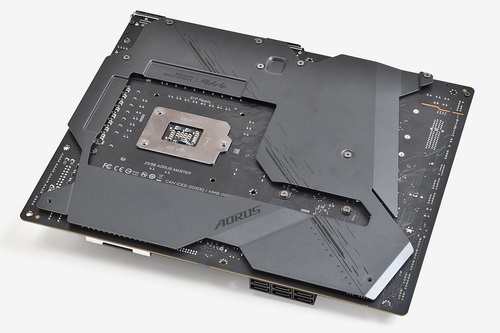 強烈な性能と発熱が同居するCore i9-11900KへのGIGABYTEからの回答は