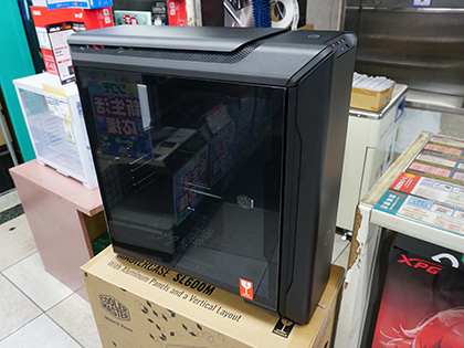Cooler Masterの静音ケース「MasterCase SL600M」に黒色モデル、煙突
