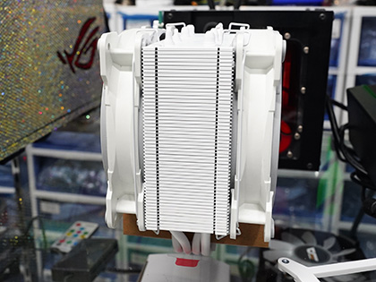 2hp Freez ビートルーパー ARCTICのCPUクーラー「Freezer 34 eSports DUO」に真っ白ボディの新