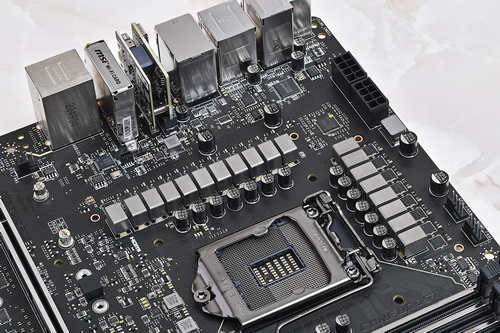 暴れ馬”Core i9-11900Kの性能を存分に引き出せるMSI「MEG Z590 ACE」を