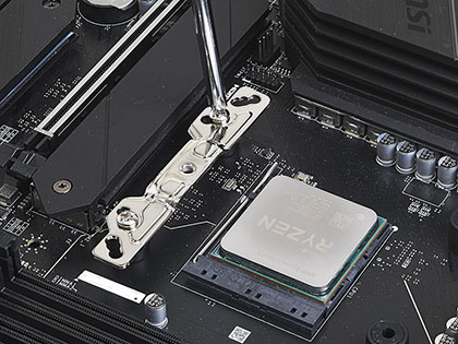 ゼロから始めるPC自作スタートガイド ～ CPUとCPUクーラーを取り付ける