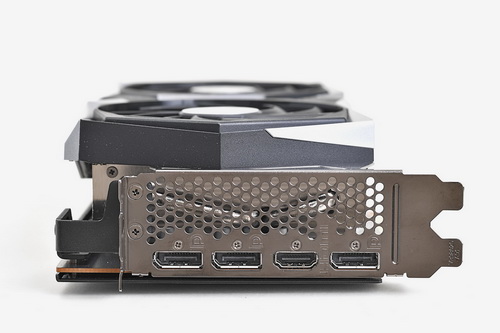 バイオヴィレッジも4K最高画質で遊べるパワー！侮れないアッパー