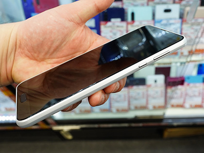コスパ重視の6型スマホ「AQUOS sense3 plus 901SH」が21,800円