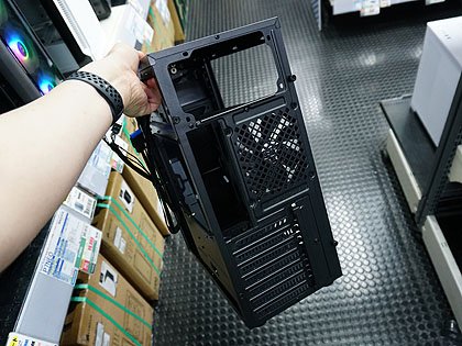 3,500円の激安ATXケース「ZALMAN T8」が発売、片手で持ち上がる軽量