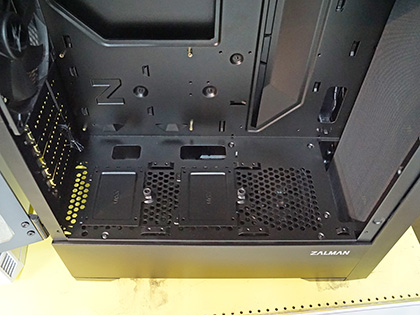 メッシュフロント採用のE-ATXケース「Z8」がZALMANから、スイング
