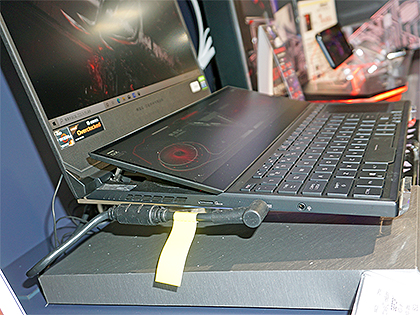 ASUSの高級2画面ノート「ROG Zephyrus Duo 15 SE」が発売、価格は60万