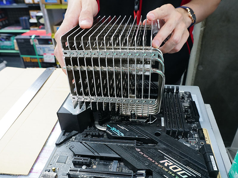 マザーボードに仮組みした状態