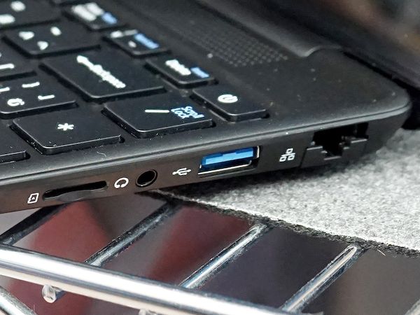 Core i7+16GBメモリ搭載の14.1型ノート「FFF-PCH1S」、価格は85,800円