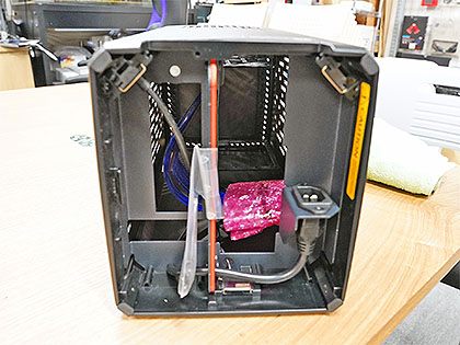 つなぎ目のないユニボディアルミ筐体のMini-ITXケース「LOUQE RAW S1