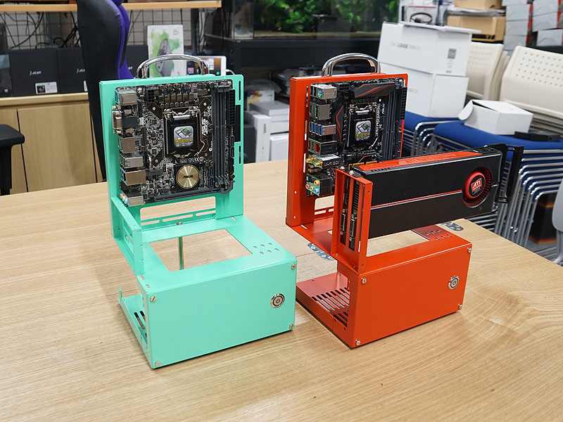 PM-N-FRAME-ITX-APS-RED/LGREEN