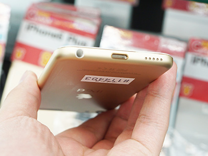 期間限定値下中　iPod touch128GBゴールド第6世代 第6世代のiPod touchが4,980円など、イオシスで中古品セール （取材中