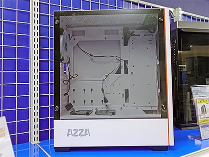 オレンジのアクセントが目を引くAZZAのPCケース「APOLLO 430 WHITE