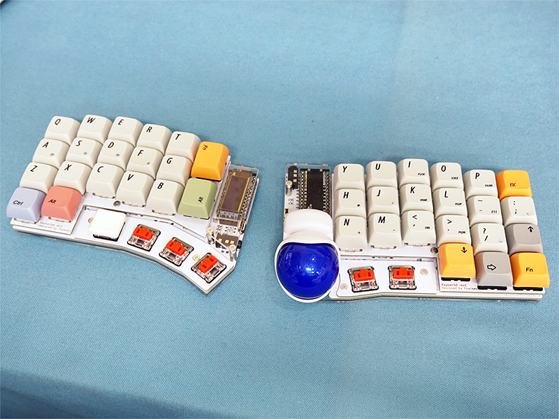 Keyball46の組み立て済み展示サンプル
