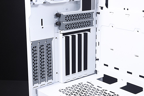 魅せても冷やしてもOK！420mm水冷対応CORSAIR製フルタワーケース「iCUE