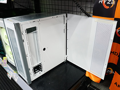 CORSAIRのフルタワー「7000 Tempered Glass」が登場、色やパネル違いで