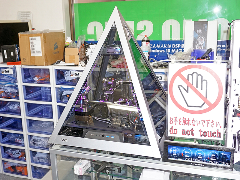 「AZZA PYRAMID 804V」を採用した本格水冷PC