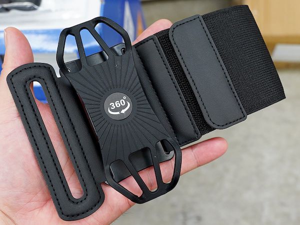 手首に固定できるリストバンド型のスマホホルダー 位置情報ゲームなどに便利 Akiba Pc Hotline