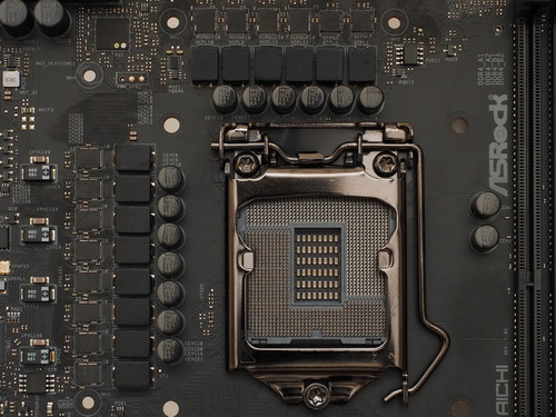 マザーボード上の“歯車”が回るっ！遊び心も実用度も満点のASRock