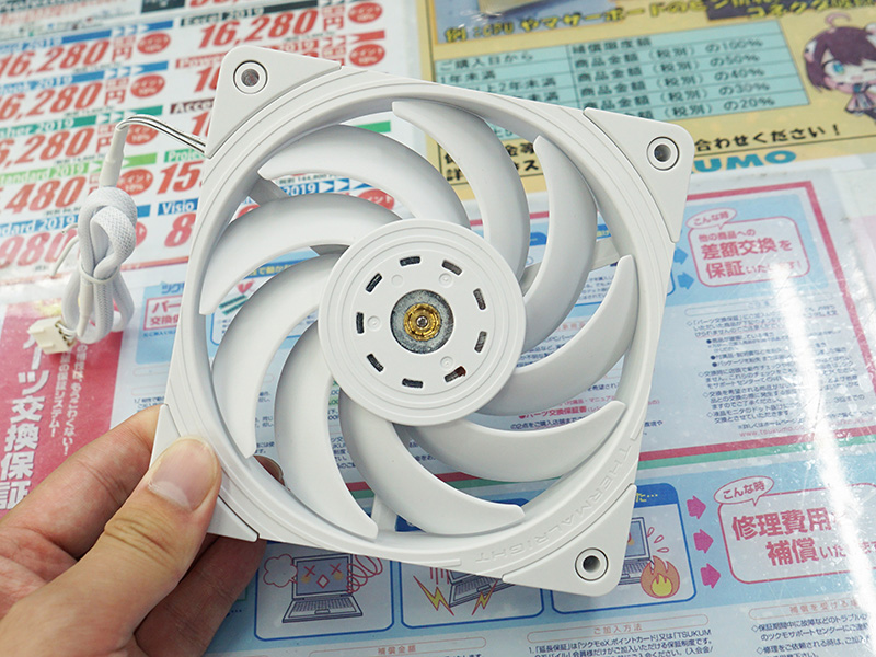写真のモデルは「TL-B12-W」