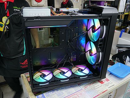 Fractal Designの大型タワー「Torrent」が発売、エアフロー重視で計6