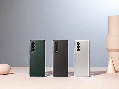 手帳のように開閉できる折り畳みスマホ「Galaxy Z Fold3 5G」の海外版