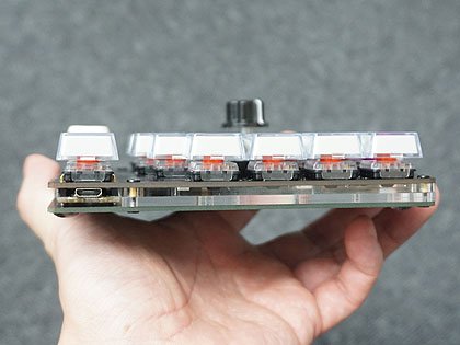 ダイヤル・ホイールを3つも備えた小型キーボード自作キット「Handyman