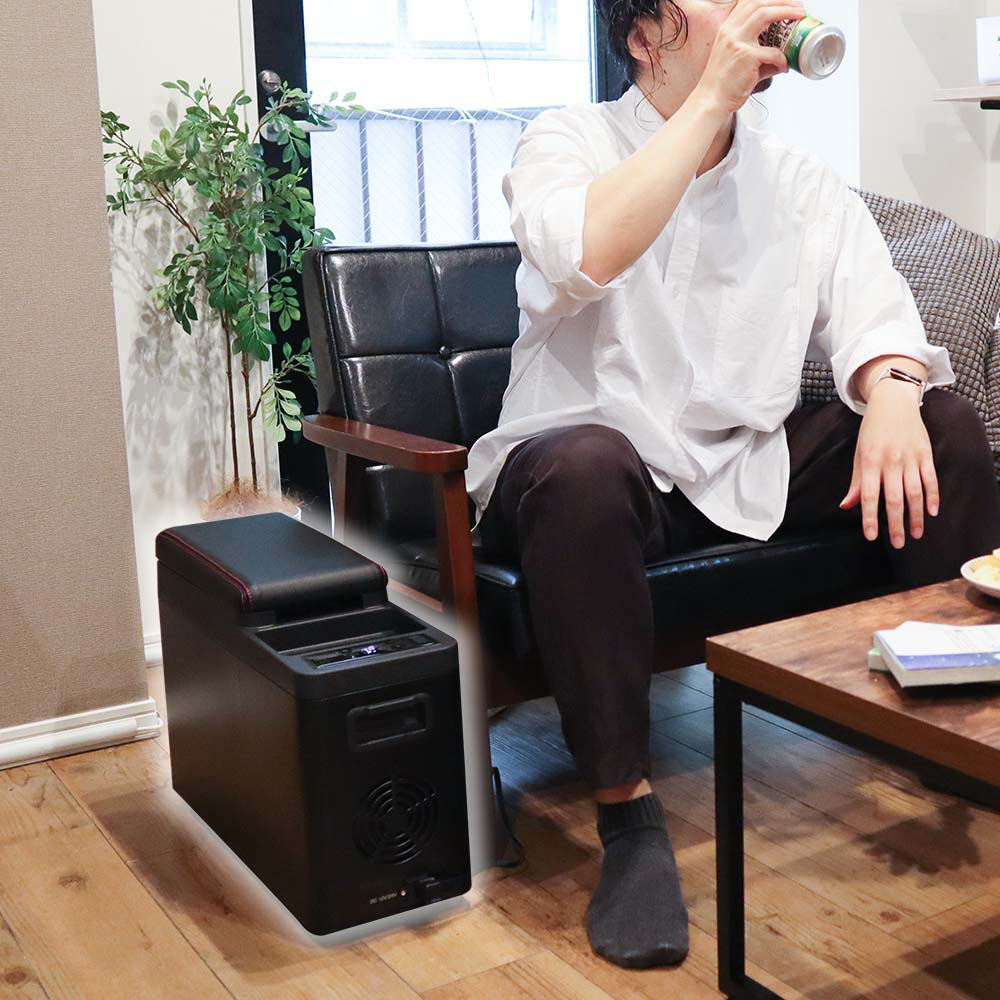 氷も作れる“リビング冷凍冷蔵庫”(21C-CFWB)