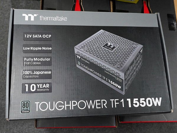 Thermaltakeのフルプラグイン1,550W電源が入荷、80PLUS TITANIUM認証品