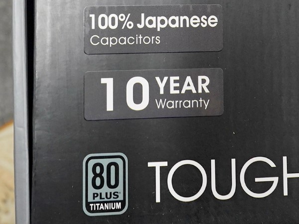 Thermaltakeのフルプラグイン1,550W電源が入荷、80PLUS TITANIUM認証品