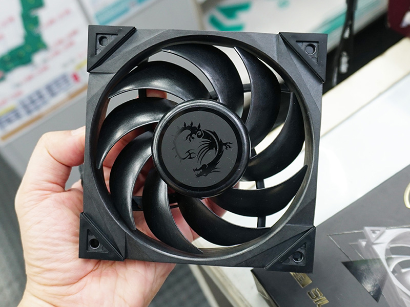 「MEG SILENT GALE P12」