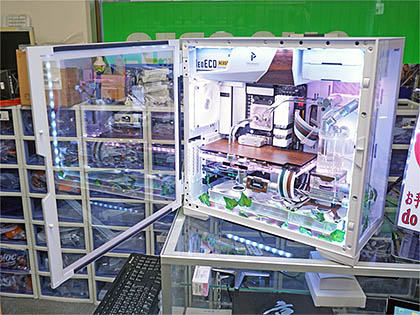 本格水冷-PCパーツ 透明感の高い本格水冷PCがオリオスペックで展示中、白色PCパーツ