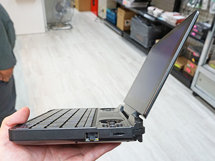 GPD WIN MAX 2021 i7-1195G7 プロテクトカバー付き TENKU GPD WIN Max 2021（第11世代インテルモデル）の実機