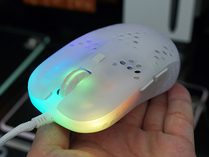 重量56gのゲーミングマウス「Xtrfy MZ1 – White Rail」、ツクモで展示