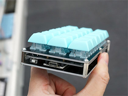 3行/6列のマクロキーパッド自作キット「Quick17」、ロータリー