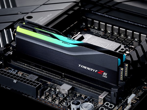 RGB LED搭載「Trident Z5 RGB」のDDR5-5600メモリ16GB×2枚組、G.Skill