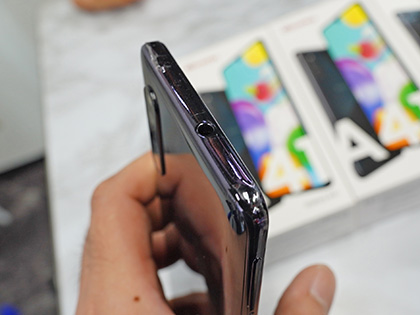 コスパ重視の「Galaxy A41」が21,800円!SIMロック解除済みの未使用品 コスパ重視の「Galaxy A41」が21,800円!SIMロック解除済みの未使用品