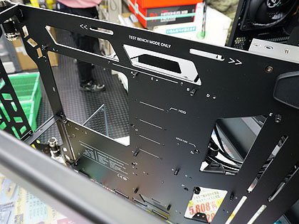 Cooler Masterのオープンフレーム「MasterFrame 700」が19日発売、横